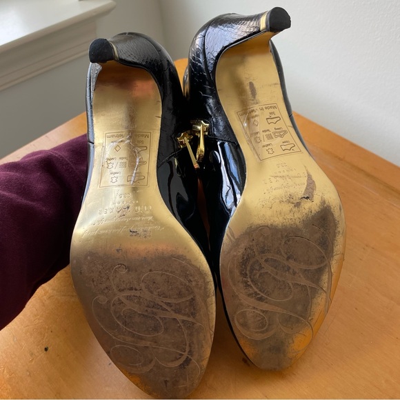 GORGEOUS Ted Baker London patent leather booties with bold gold accents! 38.5 - Picture 3 of 16